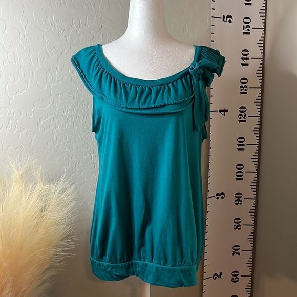 Elle sleeveless blue/green top with ruffled collar and bow. Banded hemline. SZ L - Picture 3 of 12